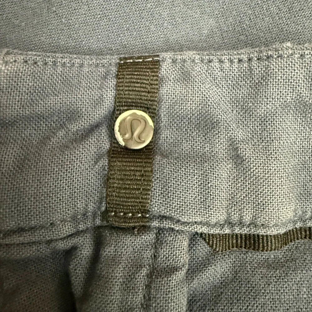 Lululemon Commission Relaxed Short Mens 34 Blue Chino Performance Golf 9 Inseam